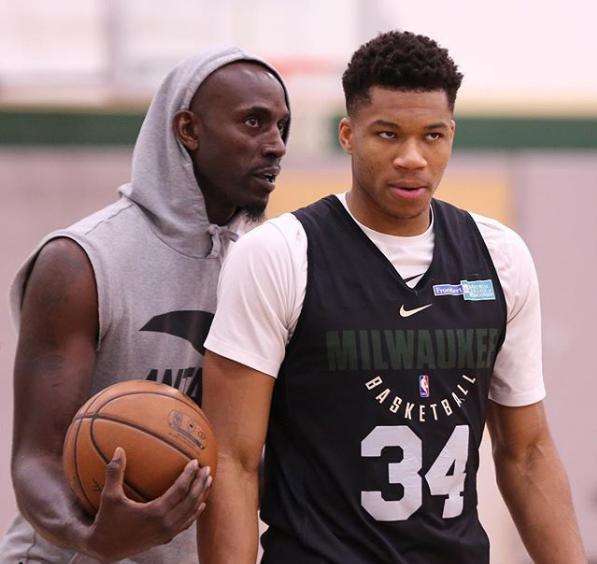 马尼亚前锋 马尼亚前锋